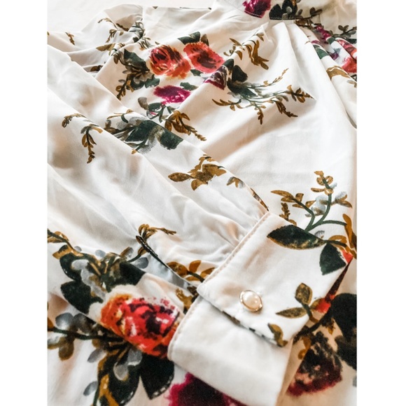 Floral Blouse with Cute Pearl Buttons - Picture 3 of 4